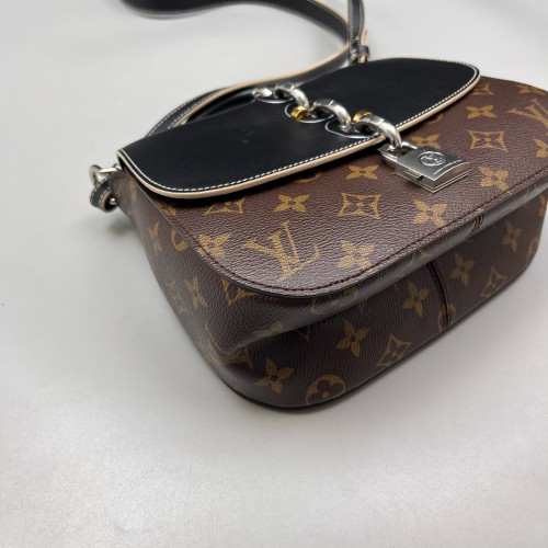 Louis Vuitton Chain It PM Monogram Brown