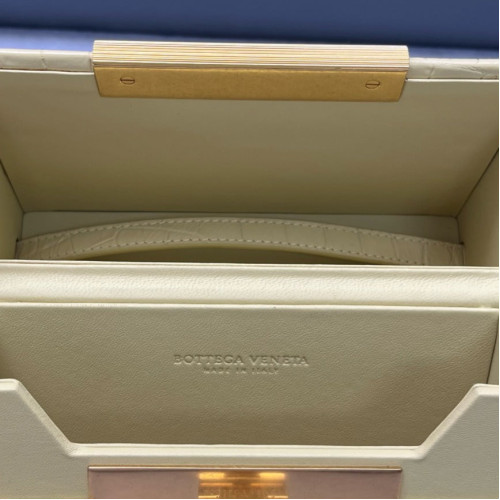 Bottega Veneta Daisey Calfskin Crocodile Embossed Light Yellow