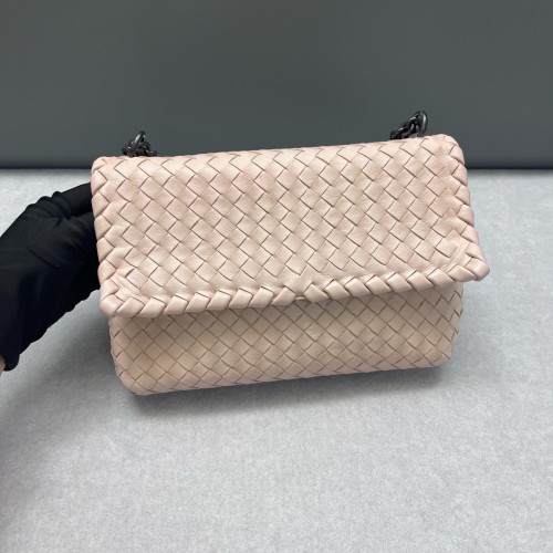 Bottega Veneta Medium Olimpia Shoulder Bag Calfskin Intrecciato Pink Bottega Veneta Medium Olimpia Shoulder Bag Calfskin Intrecciato Pink
