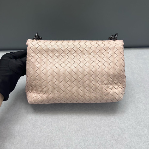 Bottega Veneta Medium Olimpia Shoulder Bag Calfskin Intrecciato Pink Bottega Veneta Medium Olimpia Shoulder Bag Calfskin Intrecciato Pink