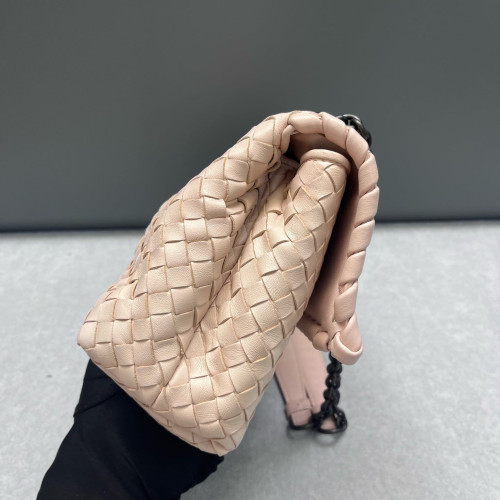 Bottega Veneta Medium Olimpia Shoulder Bag Calfskin Intrecciato Pink Bottega Veneta Medium Olimpia Shoulder Bag Calfskin Intrecciato Pink