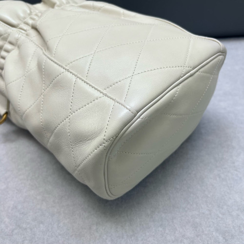 Yves Saint Laurent Le Maillon Bucket Bag Lambskin White Yves Saint Laurent Le Maillon Bucket Bag Lambskin White