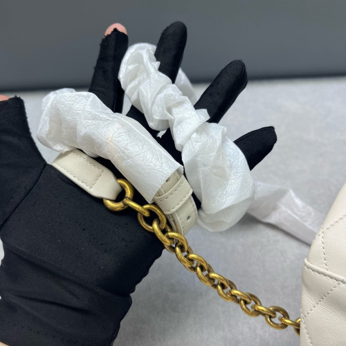 Yves Saint Laurent Le Maillon Bucket Bag Lambskin White Yves Saint Laurent Le Maillon Bucket Bag Lambskin White
