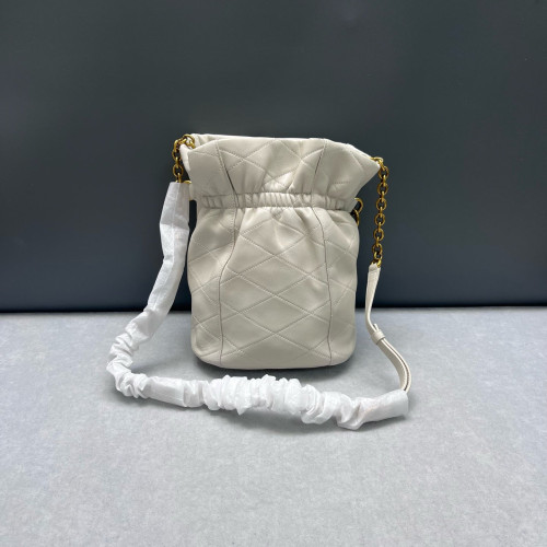Yves Saint Laurent Le Maillon Bucket Bag Lambskin White Yves Saint Laurent Le Maillon Bucket Bag Lambskin White