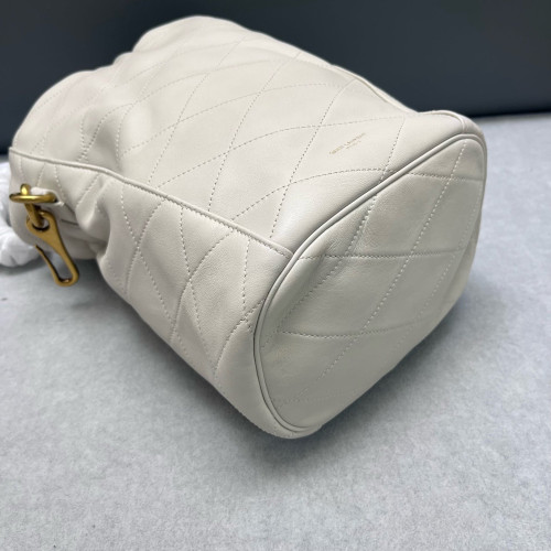 Yves Saint Laurent Le Maillon Bucket Bag Lambskin White Yves Saint Laurent Le Maillon Bucket Bag Lambskin White