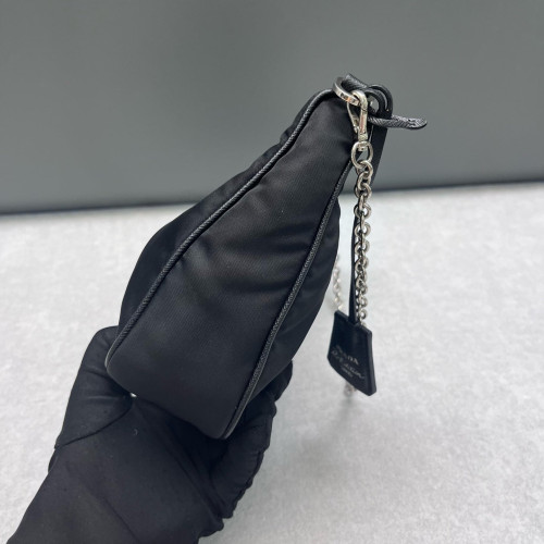 Prada Re-Edition 2005 Shoulder Bag Nylon Black