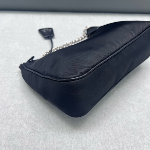 Prada Re-Edition 2005 Shoulder Bag Nylon Black