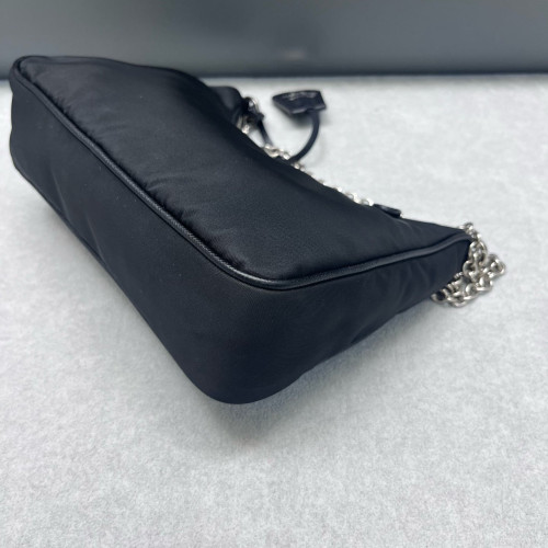 Prada Re-Edition 2005 Shoulder Bag Nylon Black