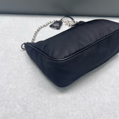 Prada Re-Edition 2005 Shoulder Bag Nylon Black