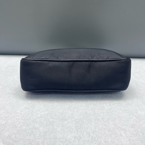 Prada Re-Edition 2005 Shoulder Bag Nylon Black