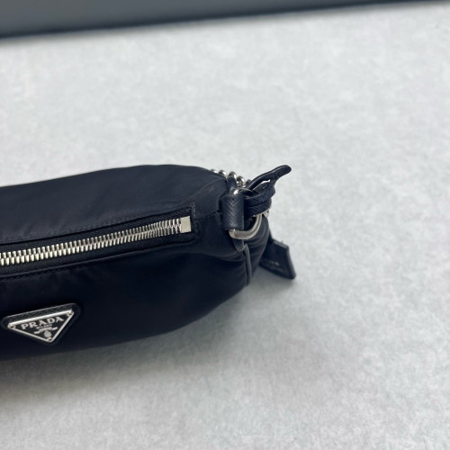 Prada Re-Edition 2005 Shoulder Bag Nylon Black