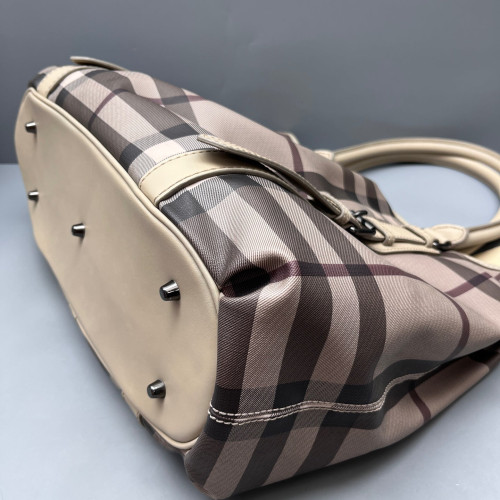 Burberry Tote Bag House Check Calfskin Beige Black Burgundy