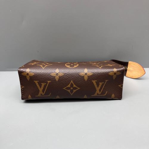 Louis Vuitton Toiletry Pouch 15 Monogram Brown