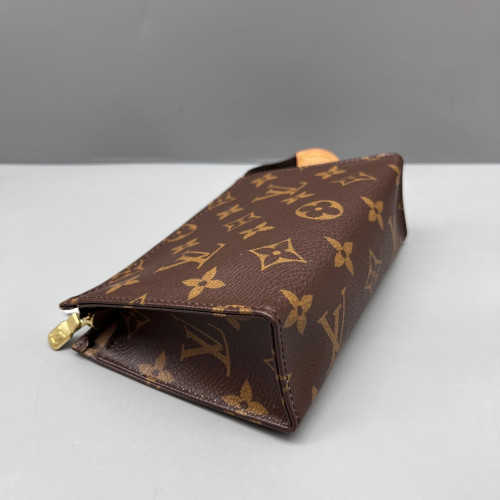 Louis Vuitton Toiletry Pouch 15 Monogram Brown