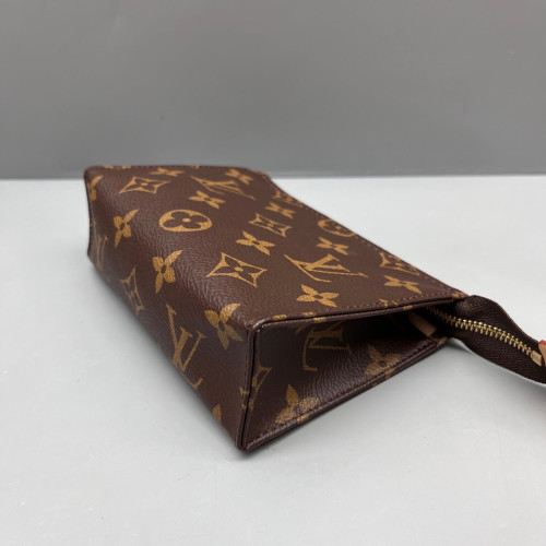 Louis Vuitton Toiletry Pouch 15 Monogram Brown