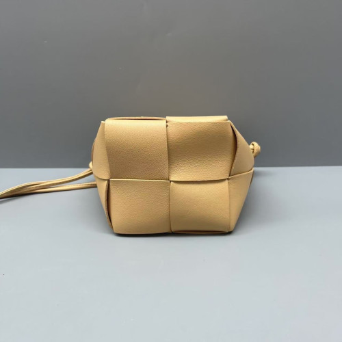 Bottega Veneta Small Cassette Bucket Calfskin Intrecciato Beige