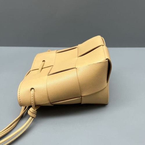 Bottega Veneta Small Cassette Bucket Calfskin Intrecciato Beige