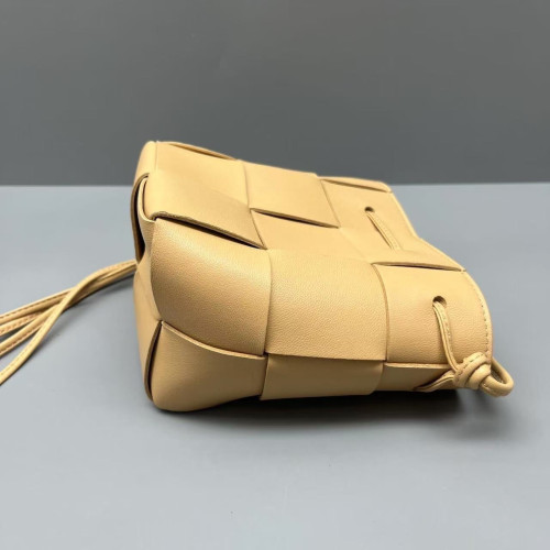 Bottega Veneta Small Cassette Bucket Calfskin Intrecciato Beige