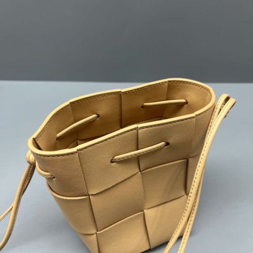 Bottega Veneta Small Cassette Bucket Calfskin Intrecciato Beige