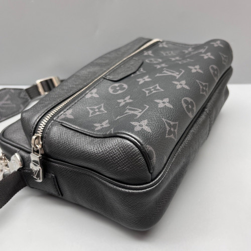 Louis Vuitton Outdoor Messenger GM Monogram Eclipse Black