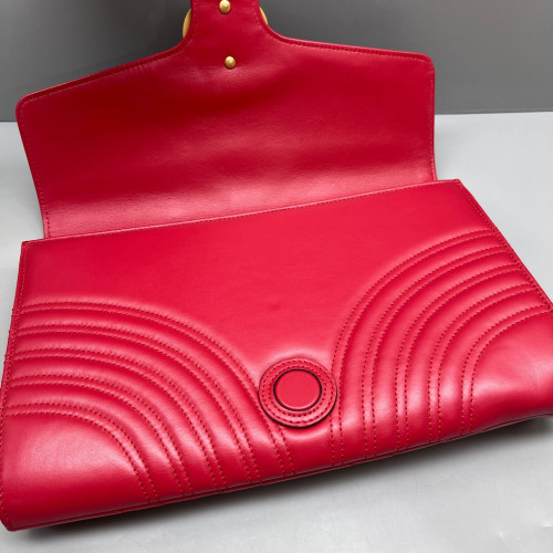 Gucci Clutch Calfskin Red