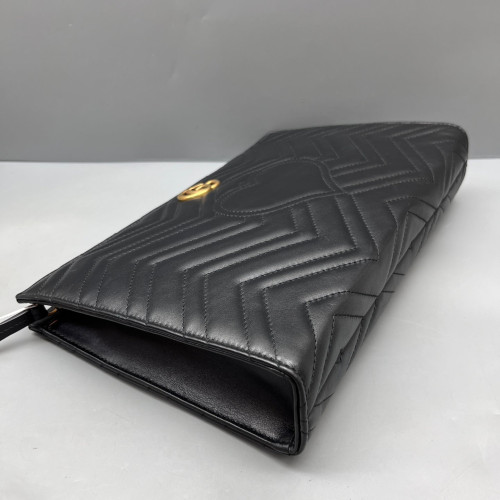 Gucci Chevron Clutch Calfskin Black