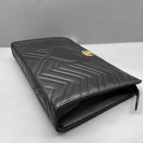 Gucci Chevron Clutch Calfskin Black