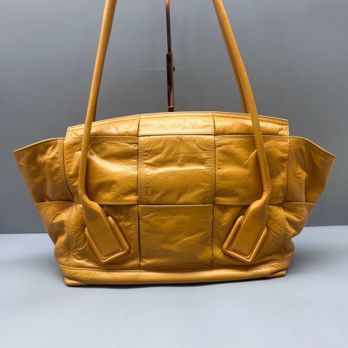 Bottega Veneta Medium Arco Pull Up Leather Light Brown
