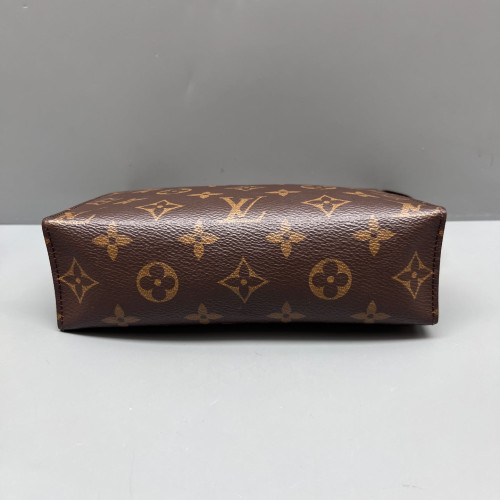 Louis Vuitton Toiletry Pouch 19 Monogram Brown