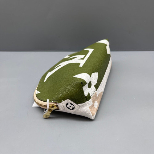 Louis Vuitton Cosmetic Pouch Reverse Monogram Giant White