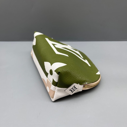 Louis Vuitton Cosmetic Pouch Reverse Monogram Giant White