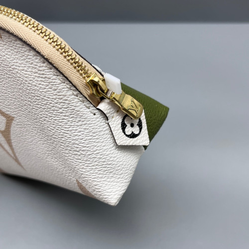 Louis Vuitton Cosmetic Pouch Reverse Monogram Giant White
