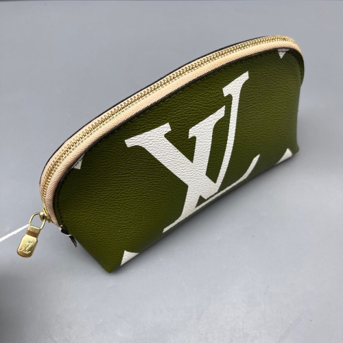 Louis Vuitton Cosmetic Pouch Reverse Monogram Giant White
