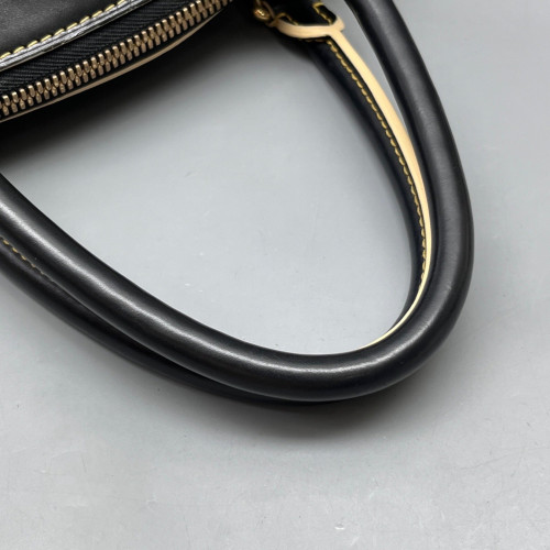 Louis Vuitton Suhali Lockit PM Calfskin Black Louis Vuitton Suhali Lockit PM Calfskin Black