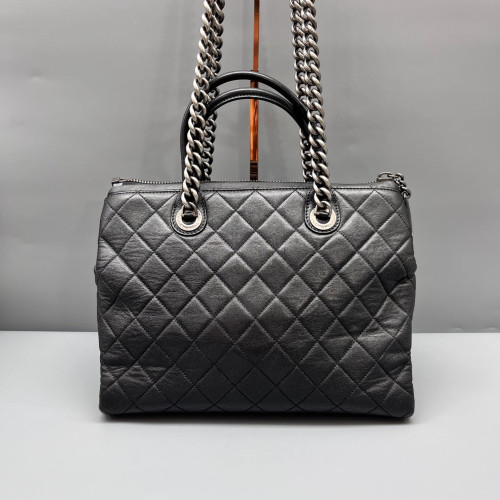 Chanel Quilted Tote Bag Calfskin Black