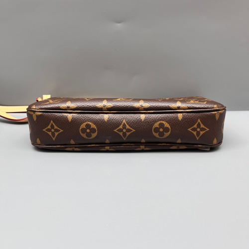 Louis Vuitton Pochette Accessories 22 Monogram Brown