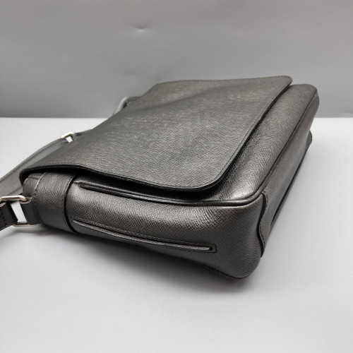 Louis Vuitton Messenger Calfskin Grey