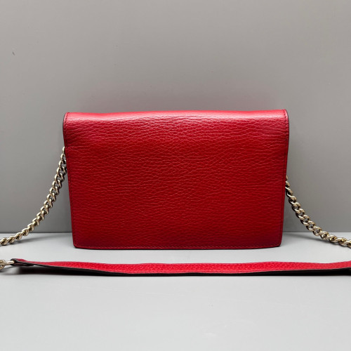 Gucci Interlocking G Chain Wallet Grained Calfskin Red