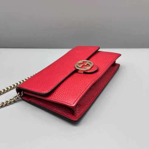 Gucci Interlocking G Chain Wallet Grained Calfskin Red