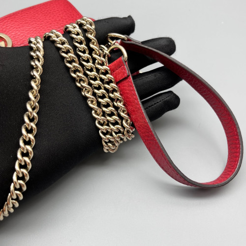 Gucci Interlocking G Chain Wallet Grained Calfskin Red
