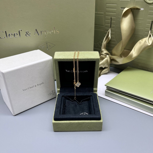Van Cleef & Arpels Sweet Alhambra Pendant Necklace White Mother Of Pearl 18K Gold White