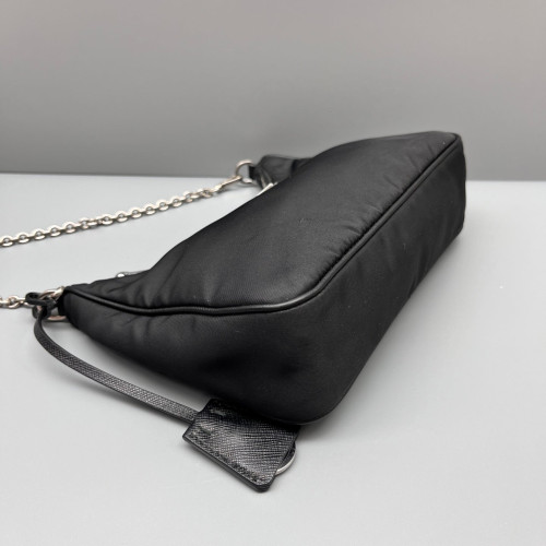 Prada Re-Edition 2005 Shoulder Bag Tessuto Nylon Black