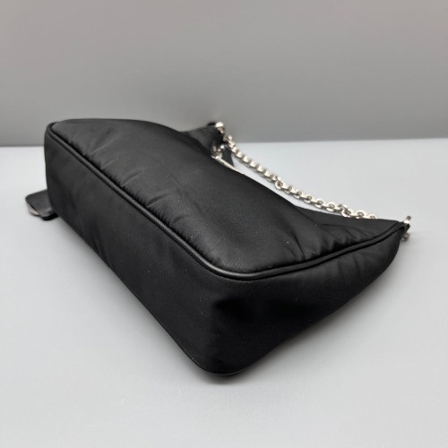 Prada Re-Edition 2005 Shoulder Bag Tessuto Nylon Black