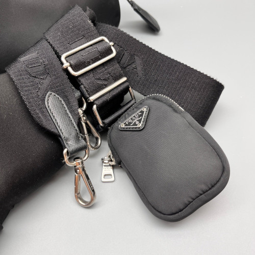 Prada Re-Edition 2005 Shoulder Bag Tessuto Nylon Black