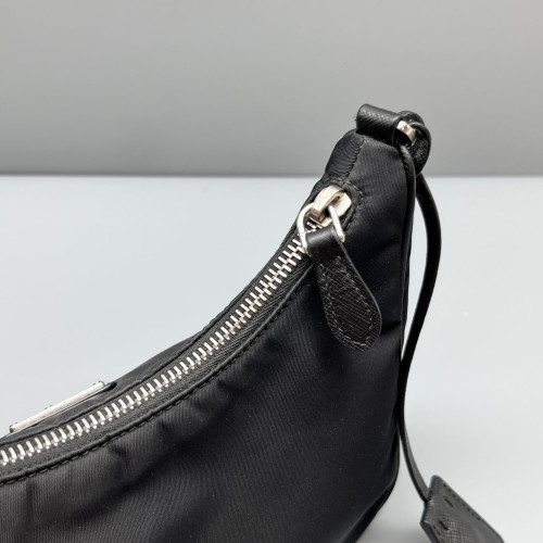 Prada Re-Edition 2005 Shoulder Bag Tessuto Nylon Black