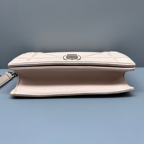 Dior Medium Diorama Cuir Cammeo