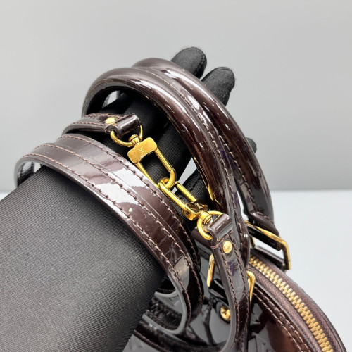 Louis Vuitton Alma BB Vernis Amarante
