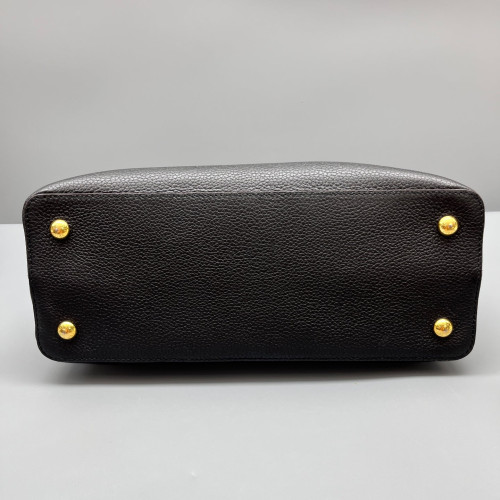 Louis Vuitton Capucines MM Grained Calfskin Black