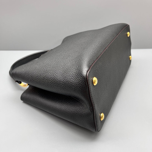 Louis Vuitton Capucines MM Grained Calfskin Black