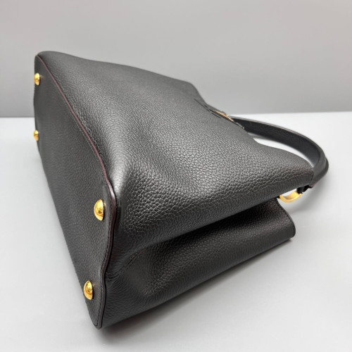 Louis Vuitton Capucines MM Grained Calfskin Black